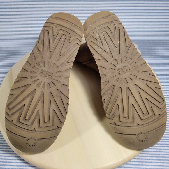 UGG Chestnut Brown Bailey Short Button Boots 5803 Women's Size 5 - Picture 7 of 11